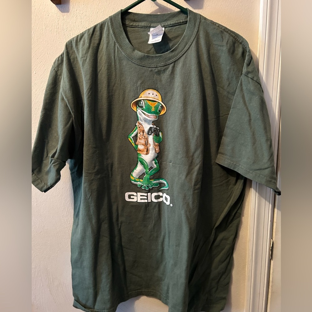 Vintage Gildan Green Short Sleeve Tee w/Geico Gecko Graphic. Vgood condition